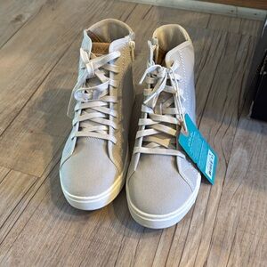 NWT Olukai pilahi canvas high tops